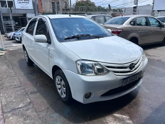 Toyota Etios XS Sedan 1.5 Flex 16V 4P Mec. 2013