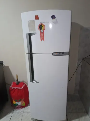 Geladeira Brastemp está funcionando perfeitamente tem algum marca de uso