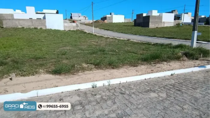 Lote de esquina em condomínio Porto Monte
