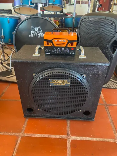 Amplificador e caixa de guitarra