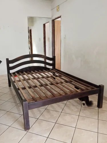 Cama de Casal em Angelim-Pedra - Madeira Maciça e Resistente