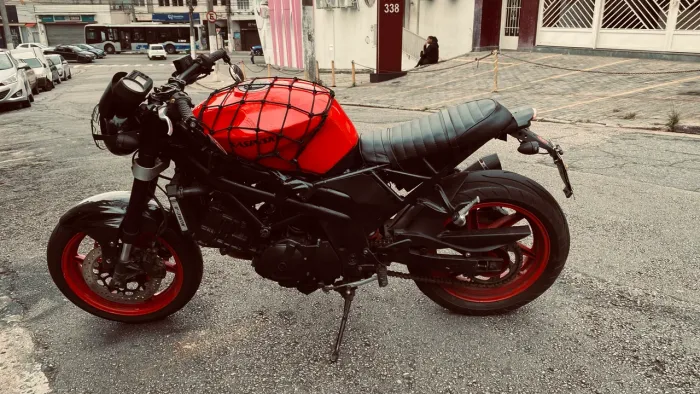 Comet 650 customizada café race