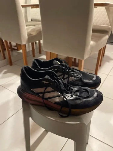 Tênis Adidas