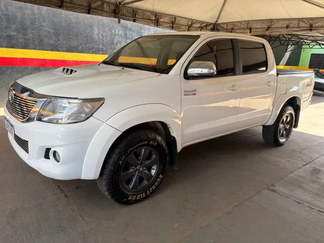 Toyota Hilux CD SRV D4-d 4X4 3.0 TDI Diesel AUT 2014