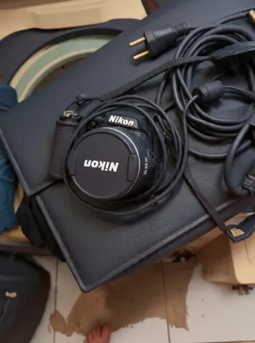 Máquina fotográfica NIKON