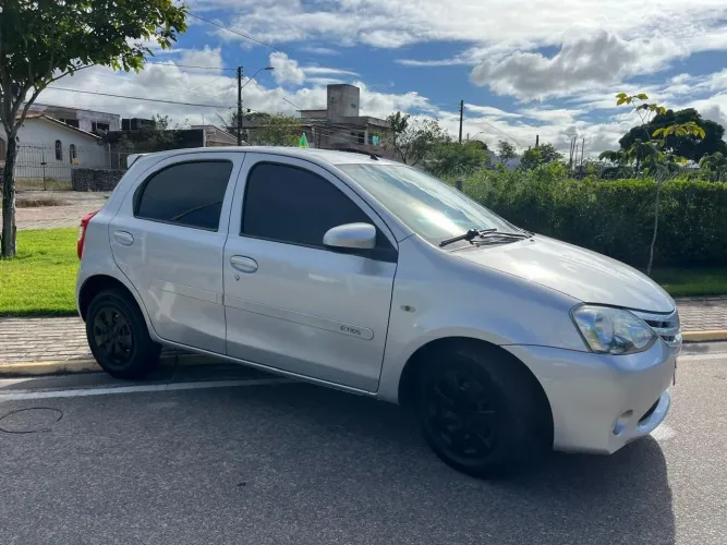 Toyota Etios X 1.3 Flex 16V 5P Mec. 2016