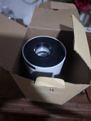 Projetor portátil modelo HY300