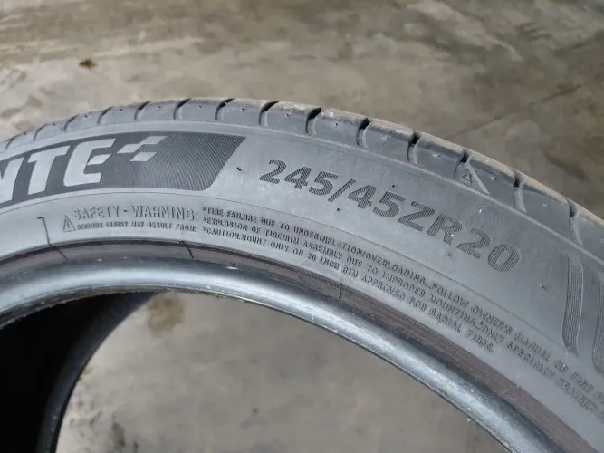 Pneu 245/45 R20 semi novo