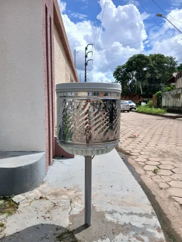 Lixeira pra calçada com estalaçoes grátis *