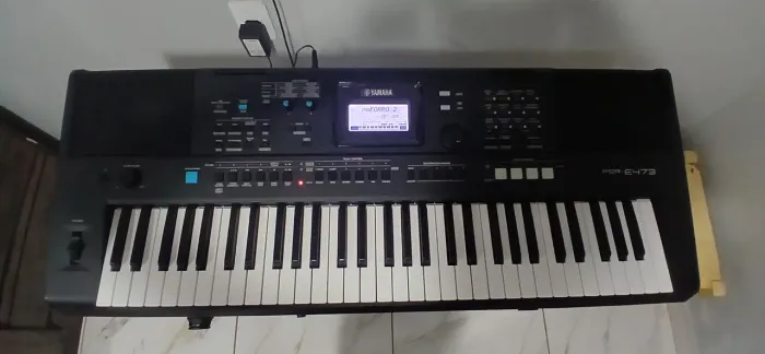 Vendo Yamaha psr e473, sem nenhum defeito