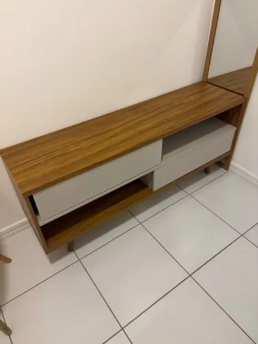 Rack/Estante para TV - Cor Madeirado e Branco