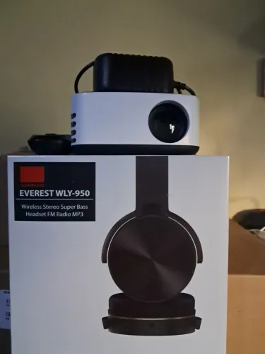 Vendo mini projetor mas o fone de ouvido novo na caixa r$ 70