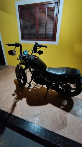 Intruder 125cc customizada estilo Harley