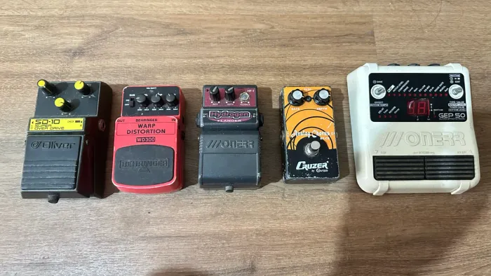 4 pedais e 1 pedaleira de Guitarra (MUITO BARATO!!)
