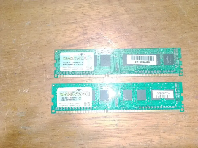 Duas memórias ran ddr 3 4gb cada fonte notebook de brinde