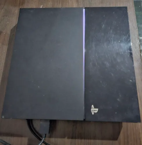 Console PlayStation 4 (PS4) - 500 GB | 2 controles + 4 jogos