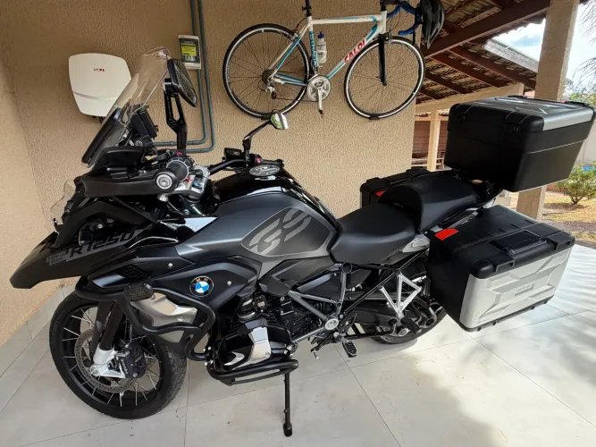 BMW GS1250 triple Black