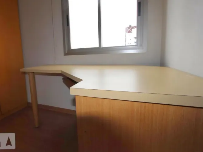 Oportunidade Escrivaninha com nicho para computador