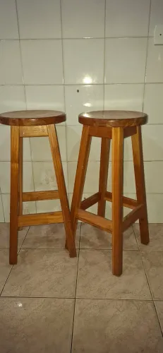Banquetas de madeira