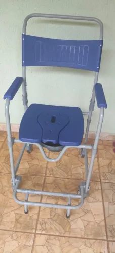 Cadeira de banho novissima