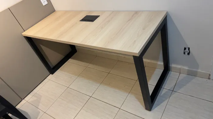 Mesa para escritório estilo industrial / mesa para home office / Carvalho Natural