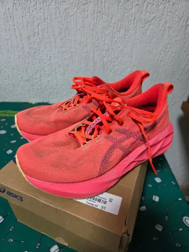 Tênis ASICS Novablast Masculino Coral - Tam. 40 | Muito Conservado