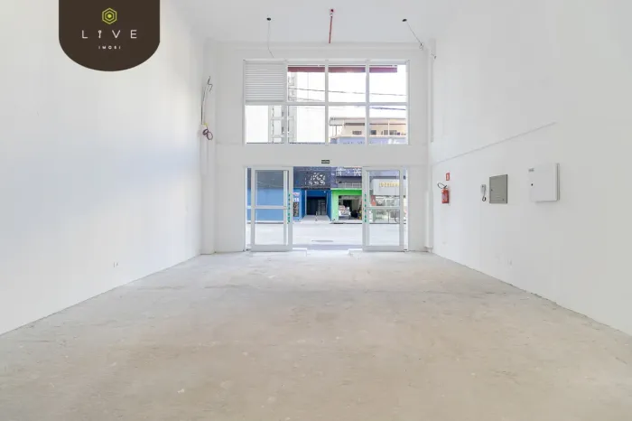Loja Comercial para Locação no Edifício Manhattan Tower, com 01 vaga de garagem no Centro