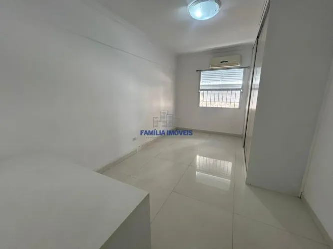 Kitnet à venda com 29m² 1 quadra da praia Ponta da Praia Santos/SP