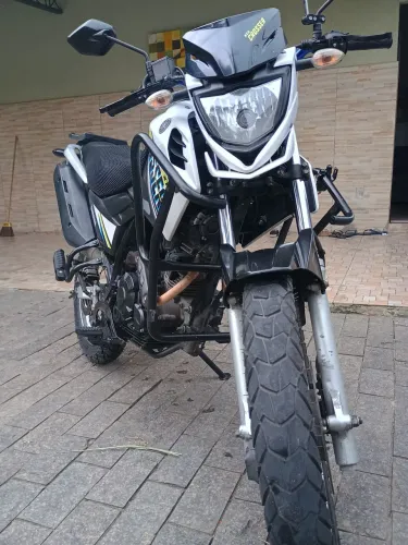 Vendo Crosser já com doc 26. Relação e pneus zero.