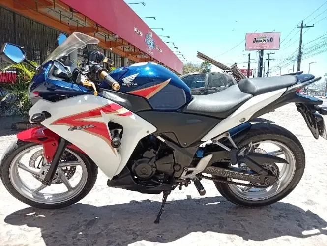 CBR 250r, conhecida como capitão América