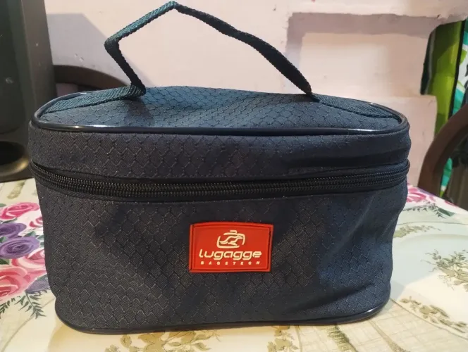 Necessaire Moda Viagem Lugagge Bagstecn original, azul escuro. Usada só uma vez. 24x13x10