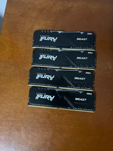 Vendo kit Memória Ram Kingston FURY BEST DDR4 32gb ( 4 pentes de 8gb cada) a 2666 MHz