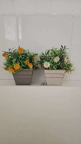 2 vasos de planta artificial