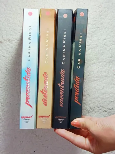 Quatro Livros da Série Perdida - Carina Rissi