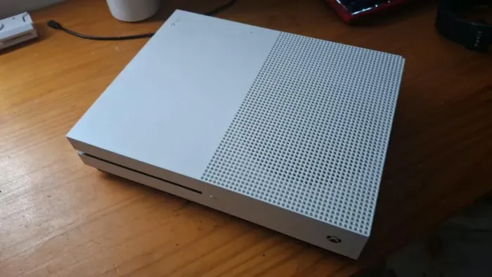 XBOX ONE S 1tb - sem controle | FONTE ORIGINAL E HDMI 120hz