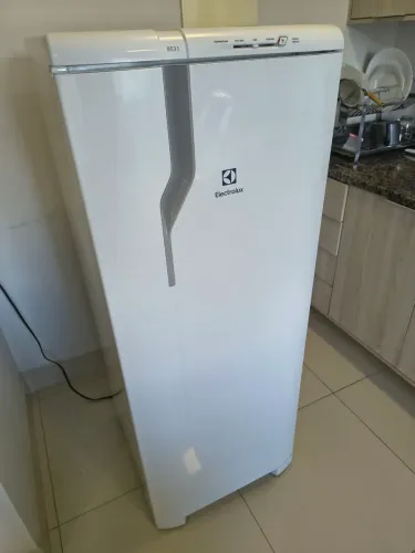 Geladeira Eletrolux ( 2 anos de uso)