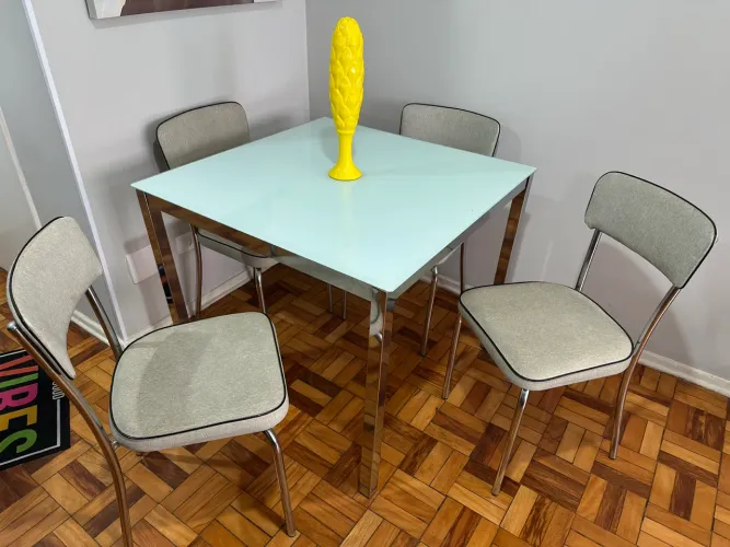 Mesa com 4 cadeiras inox tampa vidro