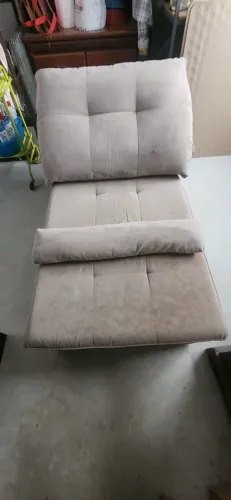 Sofá cinza 1 lugar bom retrátil 