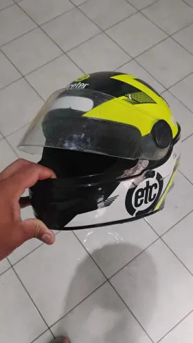 Vendo capacete ótimo estado tamanho 54