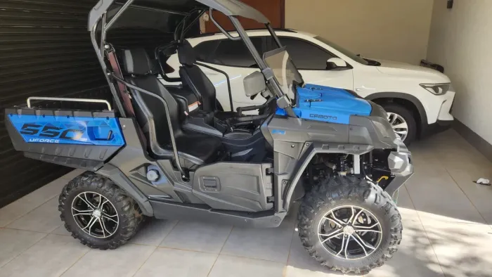 Quadriciclo Uforce 550