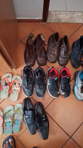 Sapatos variados.