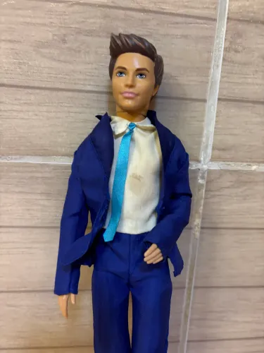 Boneco Ken da coleção "Barbie in Rock 'N Royals"