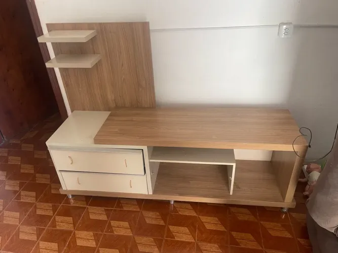 Rack para Sala - Amadeirado com Off-White/Bege