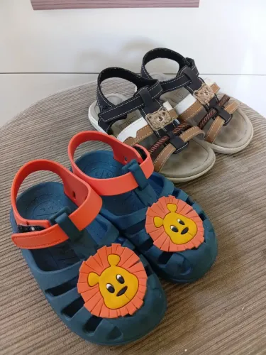 Kit crocs + sandália menino ( número 24)