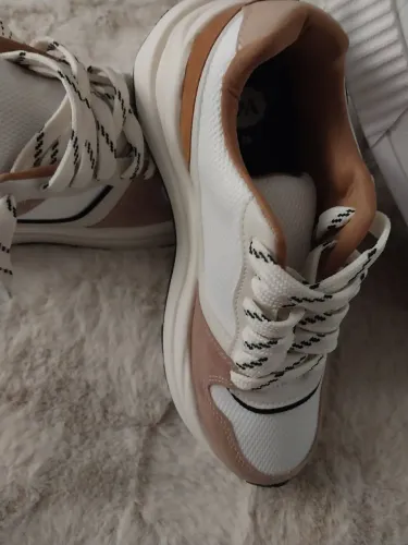 Vendo 2 tenis numero 38 um de couro da puma outro da cea novos não uzei