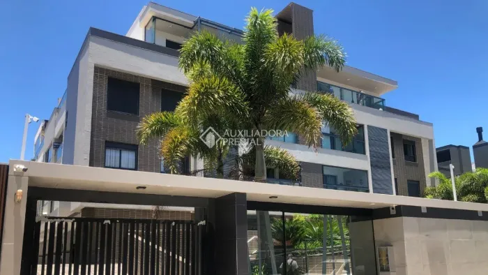 Studio de 45m² na quadra mar do Novo Campeche