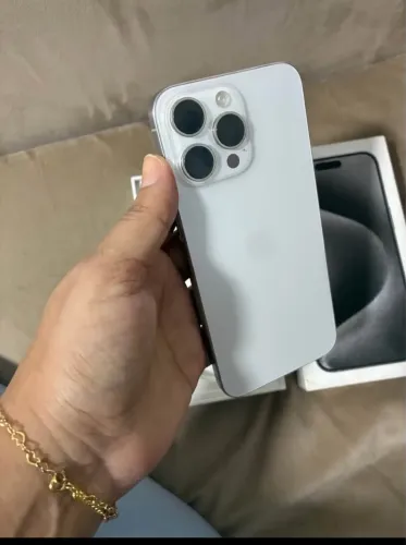 iPhone 15 pro max R$ 4.400