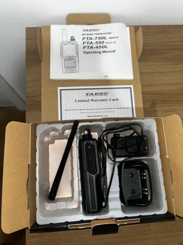 Rádio Aeronáutico Yaesu FTA-550L Pro-X NOVO na Caixa + Acessórios