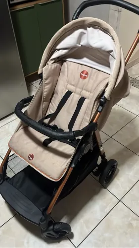 Carrinho de bebê burigotto com bebê conforto