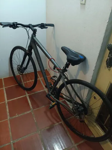Bicicleta aro 29 Caloi Street com bomba e banco a mais